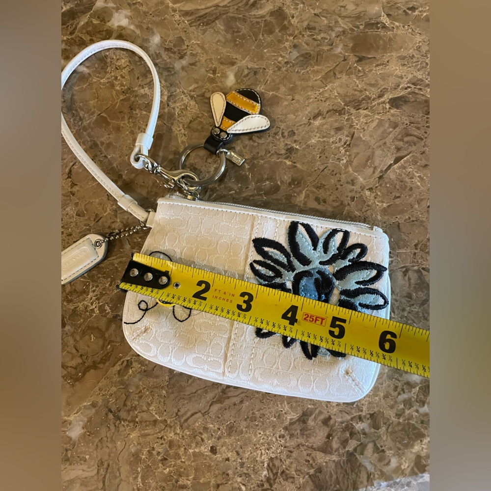 COACH Near Vintage Bee White Floral Embroidered Handbag Wristlet & Charm SET - Picture 10 of 17